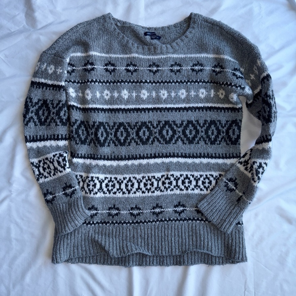 American Eagle Gray Patterned Sweater
